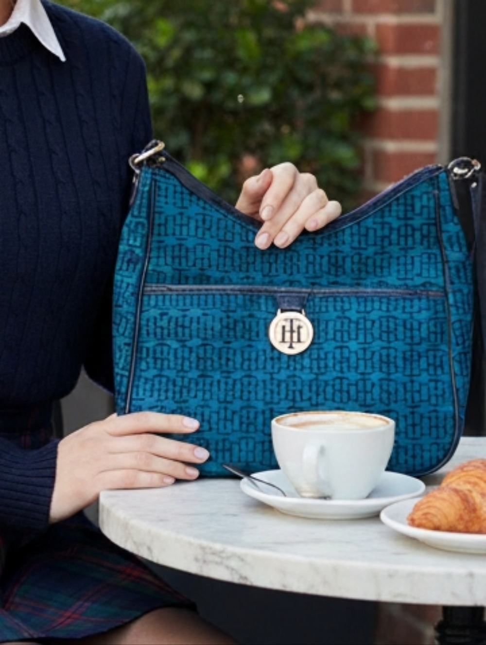 Tommy Hilfiger Signature Jaquard Shoulder Bag